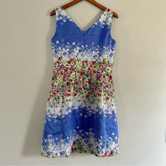 🦋 Tahari Blue Floral V-Neck Fit & Flare Sleeveless Mini Tea Dress Spring 10 - Picture 4 of 6